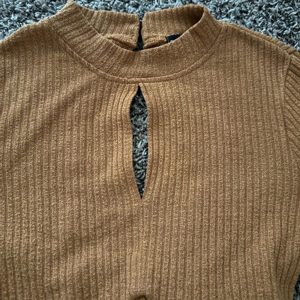 Cropped Top - Picture 7 of 9